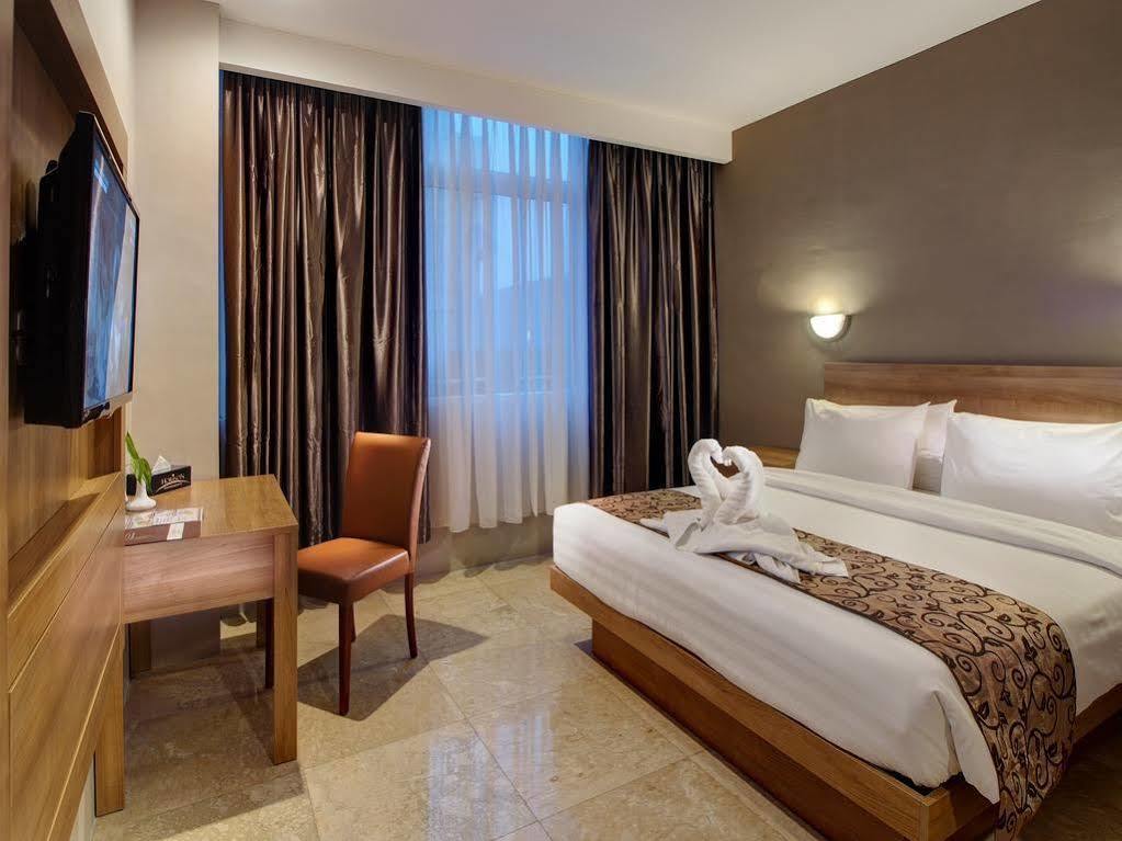 Horison Hotel Pematang Siantar Exteriör bild